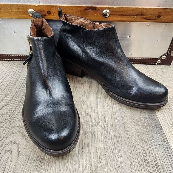 NWOB Eric Michael London Leather Ankle Booties size 6 - Picture 1 of 11